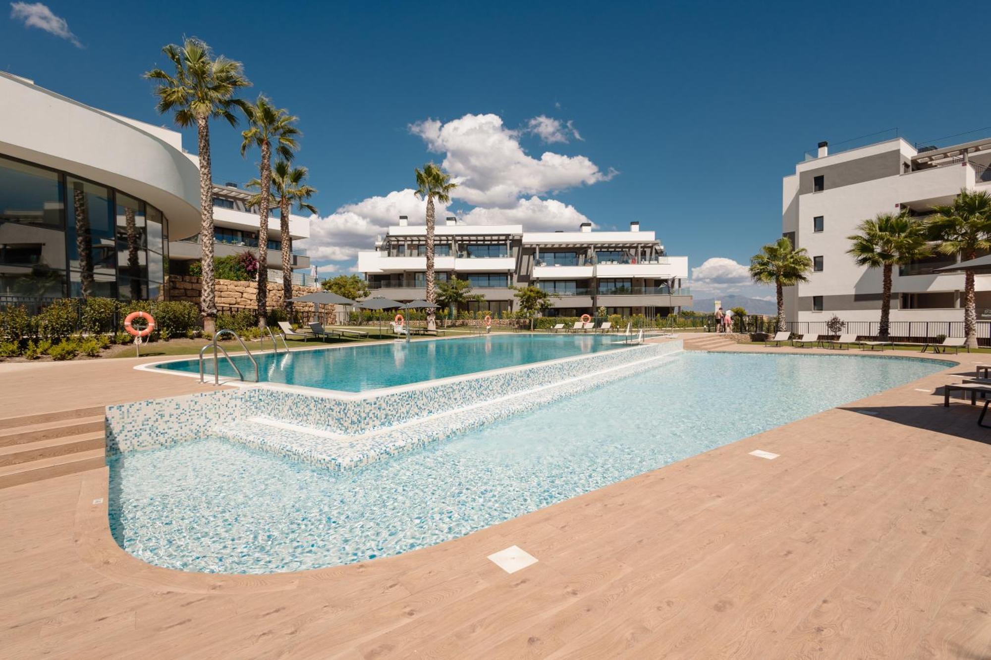 Luxurious 2 Bedroom Apartment Close To The Beach In 埃斯特波纳 外观 照片