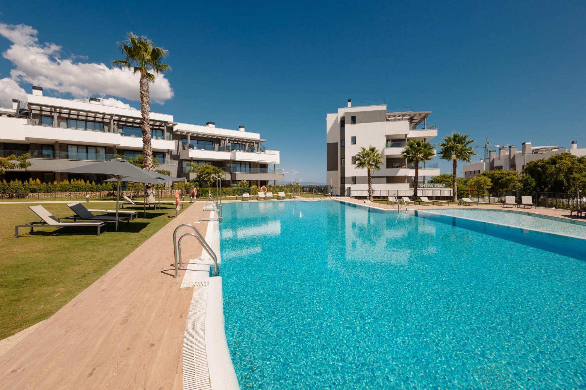Luxurious 2 Bedroom Apartment Close To The Beach In 埃斯特波纳 外观 照片