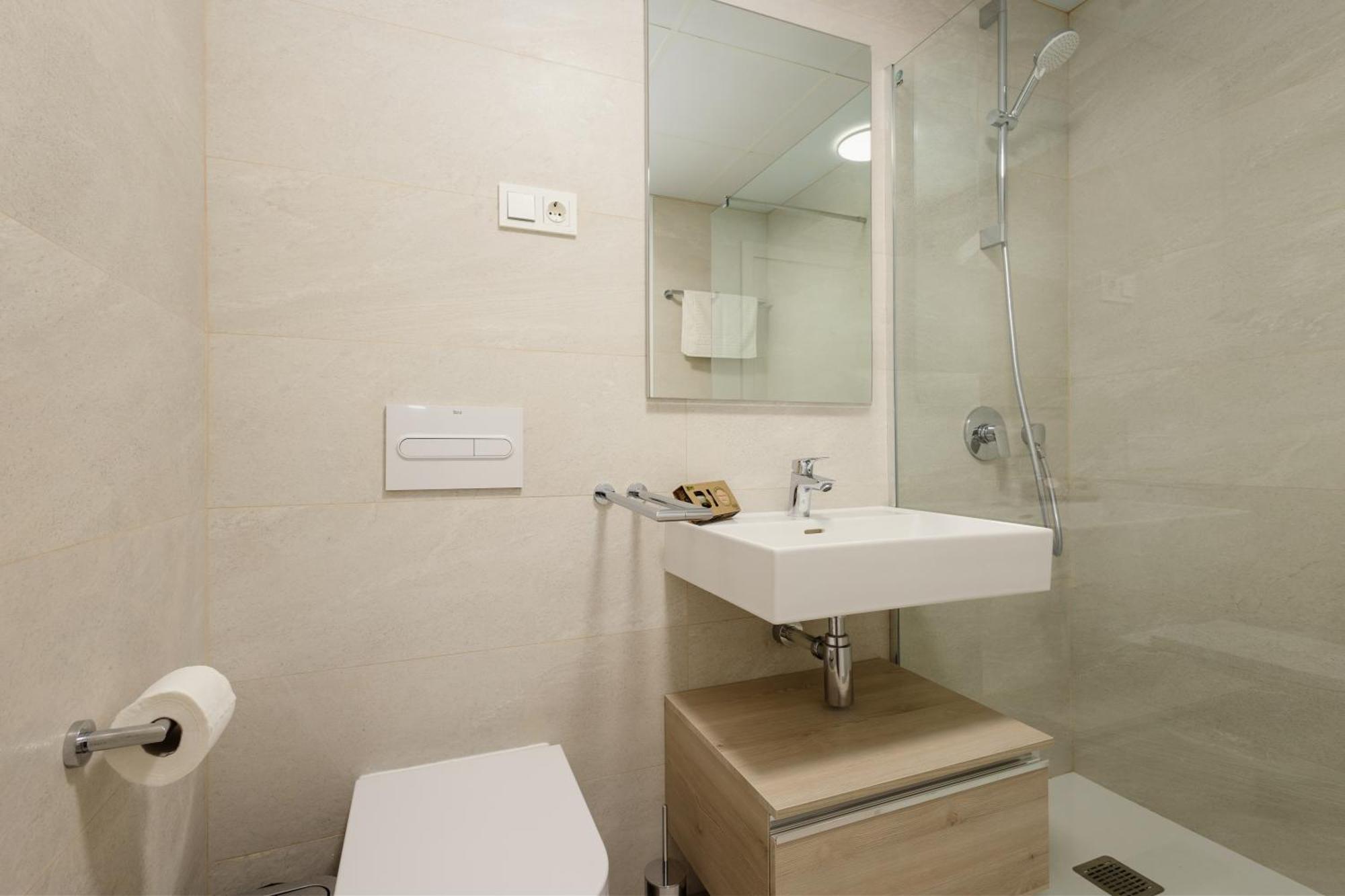 Luxurious 2 Bedroom Apartment Close To The Beach In 埃斯特波纳 外观 照片