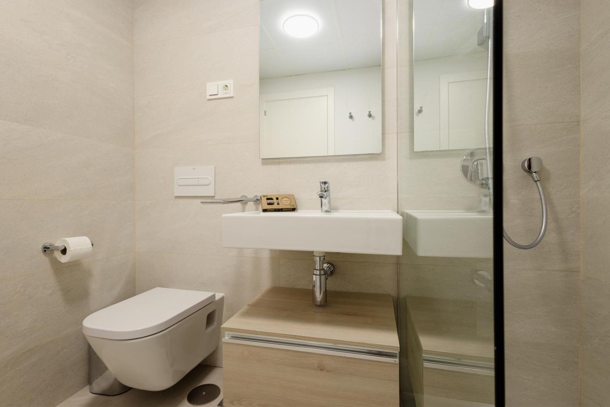 Luxurious 2 Bedroom Apartment Close To The Beach In 埃斯特波纳 外观 照片