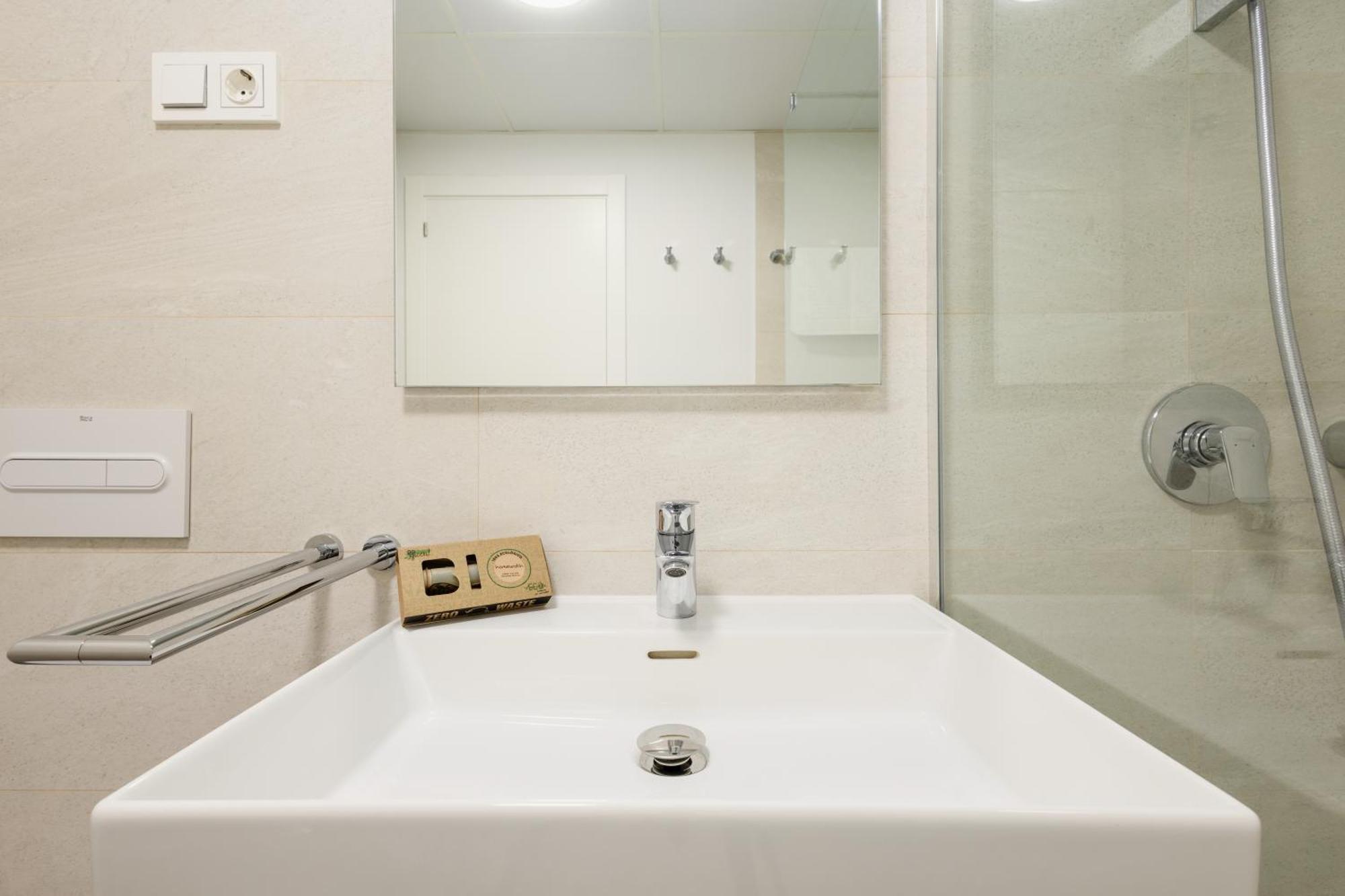 Luxurious 2 Bedroom Apartment Close To The Beach In 埃斯特波纳 外观 照片