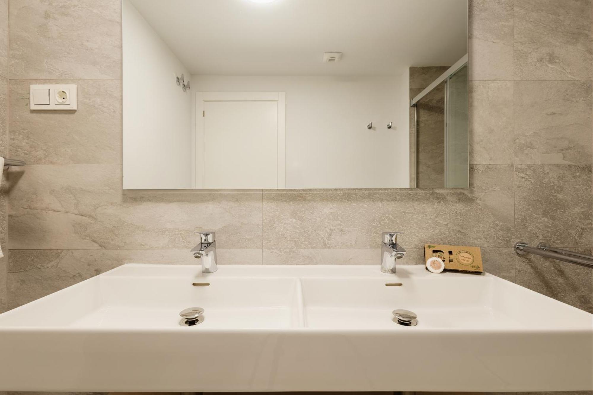 Luxurious 2 Bedroom Apartment Close To The Beach In 埃斯特波纳 外观 照片